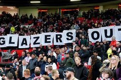 MU: CĐV lên kế hoạch biểu tình nhà Glazer, dọa không đến sân trận Liverpool