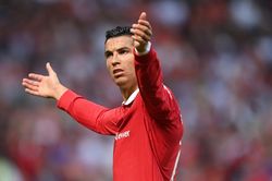Chủ tịch Real Madrid nói phũ về khả năng mua lại Ronaldo
