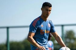 Ronaldo tích cực tập luyện nhưng vẫn muốn rời MU