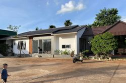 Ngôi nhà 1 tầng mái dốc với không gian mở, hồ nước róc rách vui tai