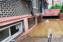 Hàn Quốc đình chỉ cấp phép xây dựng loại nhà ở ngầm và bán ngầm
