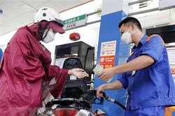 Doanh nghiệp xăng dầu lo lắng khi 7 đơn vị đầu mối bị tước giấy phép