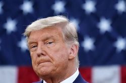 Báo Mỹ: FBI khám nhà ông Trump để kiếm tài liệu 'vũ khí hạt nhân'