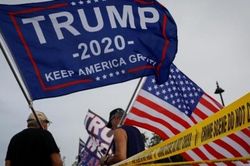 Bộ trưởng Tư pháp Mỹ bảo vệ FBI sau chuyến 'ghé thăm' tư dinh của ông Trump