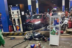 Ô tô tông liên hoàn vào cây xăng ở Hà Nội: 8 người bị thương