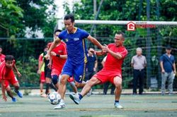 Press Cup 2022 sử dụng giày đế nhân tạo với thun dệt nguyên bản