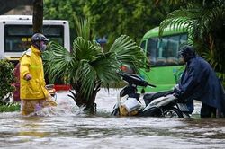 Miền Bắc vẫn mưa tầm tã, Tây Nguyên và Nam Bộ ngày hửng nắng