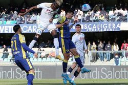 Soi kèo nhà cái Verona vs Napoli. Nhận định, dự đoán bóng đá Ý (23h30, 15/8)