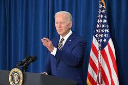 Tổng thống Mỹ lên án vụ tấn công nhà văn Salman Rushdie