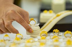 Ai mua vàng tuần qua lỗ 700 nghìn đồng/lượng