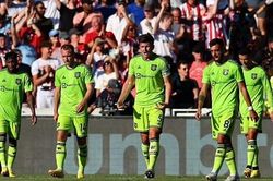 MU lại thảm bại 0-4, CĐV yêu cầu bán câu lạc bộ