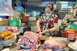 Giá lợn xuất chuồng 'hạ nhiệt', giá thịt lợn tiêu dùng vẫn cao