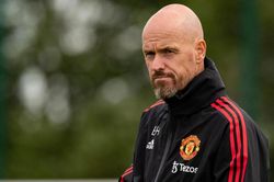 Sai lầm của HLV Erik ten Hag khiến Man Utd thua tan nát
