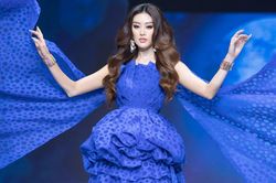 Hoa hậu Khánh Vân tái xuất sàn diễn thời trang với vị trí vedette