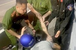 Ngăn cản kịp thời người phụ nữ mang thai định nhảy cầu Bình tự tử
