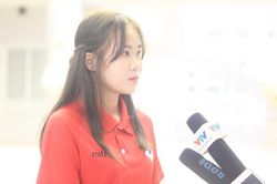 Trợ lý trọng tài xinh như thiên thần tại Cúp QG nữ 2022