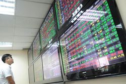 Cổ phiếu ngân hàng nổi sóng, VN-Index tăng gần 12 điểm
