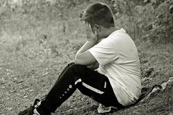 Ngứa mắt đi khám, phát hoảng vì rận mu ký sinh khắp người