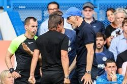 Suýt đánh nhau, HLV Tuchel đổ lỗi cho Conte: Hắn không nhìn vào mắt tôi!
