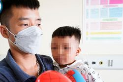 Bé 3 tuổi bị nhốt vào tủ đông: Trẻ được ra viện, hạn chế tiếp xúc người lạ