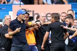 Tuchel và Conte cùng nhận thẻ đỏ, suýt choảng nhau ở trận derby London