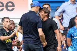 HLV Conte: 'Ai thách thức thì tôi đáp lại thôi'