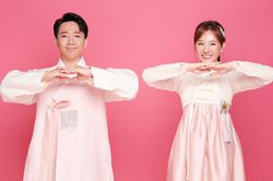Hari Won tươi tắn bên ông xã hậu công khai bệnh tình liệt cơ mặt