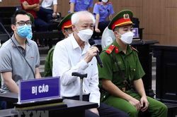 Lời khai tại tòa 'tố' đại gia Bình Dương coi 'ái nữ' như một 'con tốt'?