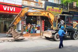 Cao điểm xử lý vi phạm chiếm dụng lòng đường, hè phố dịp nghỉ lễ 2-9