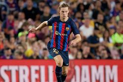 Barcelona: Tiếng thở dài của De Jong
