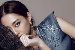 Lương Thùy Linh khoe thần thái ngút ngàn sau khi kết thúc nhiệm kỳ hoa hậu