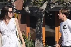 Angelina Jolie xinh đẹp và rạng rỡ cùng con út mua sắm trên phố