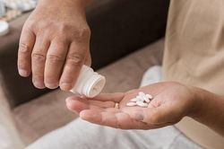 Người đàn ông ở Hà Nội sốc phản vệ nặng sau uống thuốc đau răng dù biết dị ứng