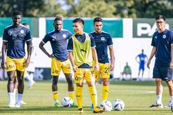 Quang Hải được 'thuyền trưởng' Pau FC động viên