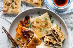 Làm bánh tráng chay chiên giòn cho mùa Vu lan