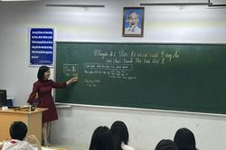 Thiếu giáo viên dạy chương trình mới: Bao giờ hết cảnh 'ăn đong'?