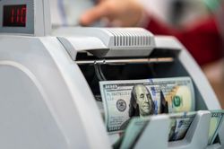 Chênh lệch lãi suất USD - VNĐ xuống mức âm 'châm ngòi' tỷ giá