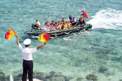 Chung tay vì Trường Sa thân yêu
