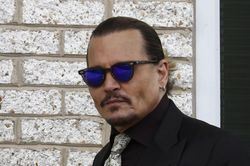 Johnny Depp lần đầu thử sức với vai trò đạo diễn