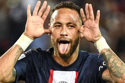 PSG chia đôi vì Neymar và Mbappe