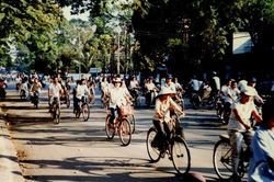 Ảnh độc: Bức tranh giao thông cực thú vị ở TP. HCM năm 1988