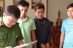 Cho bé gái vay tiền với yêu cầu thế chấp ảnh khỏa thân, clip 'nóng'