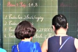 'Toát mồ hôi' với các khoản phí trước ngày tựu trường