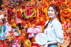 Phố Hàng Mã rực rỡ sắc màu Trung thu