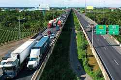 Tốc độ chỉ 60-70 km/h, đề xuất mở rộng cao tốc TP.HCM - Trung Lương