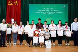 Trao Học bổng Thâm Tâm cho học sinh có hoàn cảnh khó khăn tại tỉnh Cao Bằng