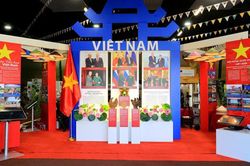 Bạn bè quốc tế trải nghiệm không gian văn hóa Việt Nam tại Army Games 2022