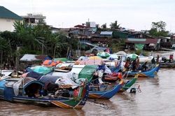 Mưa to bất ngờ, Lào sợ lũ lớn, Trung Quốc chết người vì lũ quét