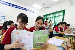 Bộ GD&ĐT: Không có văn bản nào hướng dẫn/chỉ đạo kết hợp trắc nghiệm và tự luận trong kiểm tra Ngữ văn