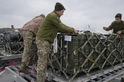 Politico: Viện trợ quân sự của Liên minh châu Âu cho Ukraine đang suy yếu